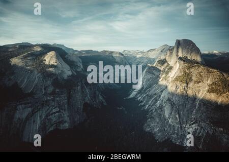 Halbkuppel bei Sonnenuntergang vom Glacier Point Stockfoto