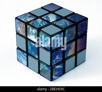 Erde als Rubik's Cube Stockfoto