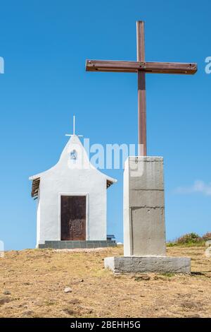 Die wunderschöne Capela de Sao Pedro dos Pescadores in Fernando de Noronha, UNESCO-Weltkulturerbe, Pernambuco, Brasilien, Juli 2019 Stockfoto