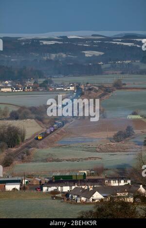 Freightliner 66 Lokomotive mit intermodalem Containerfrachtzug in Closeburn, Dumfries und Galloway Schottland in der Landschaft Stockfoto