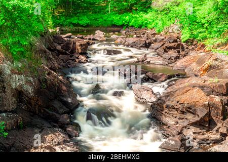 Algonquin Highlands County Cottage Land Vistas Wasserfälle und Flora Fauna Ontario, Kanada Stockfoto