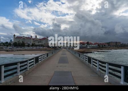 Port Elizabeth, Südafrika - 25. Januar 2019: Strand- und Stadtblick vom Pier Stockfoto