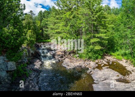 Algonquin Highlands County Cottage Land Vistas Wasserfälle und Flora Fauna Ontario, Kanada Stockfoto