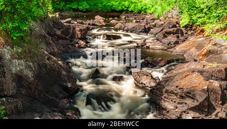 Algonquin Highlands County Cottage Land Vistas Wasserfälle und Flora Fauna Ontario, Kanada Stockfoto