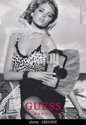 Poster Werbung GUESS mit Elsa Hosk in Papiermagazin aus dem Jahr 2007, Werbung, kreative GUESS Werbung aus 2000er Jahren Stockfoto