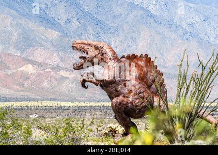 Mär 18, 2019 Borrego Springs / CA / USA - Outdoor Metal Dinosaurier Skulptur, in der Nähe von Anza-Borrego Desert State Park, Teil von Galleta Meadows LLC, an U Stockfoto