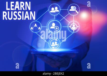 Hinweis zum Erlernen von Russisch. Geschäftskonzept zum Erwerb oder Erwerb von Kenntnissen über das sprechen und Schreiben von Russisch Stockfoto