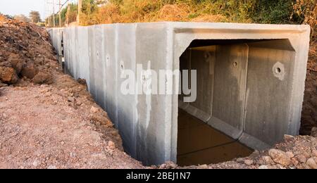 Große Größe qm Beton Schächte sind auf der Baustelle ...