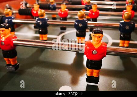 Nahaufnahme von Retro-Tischfußballspielern (Kicker) Stockfoto
