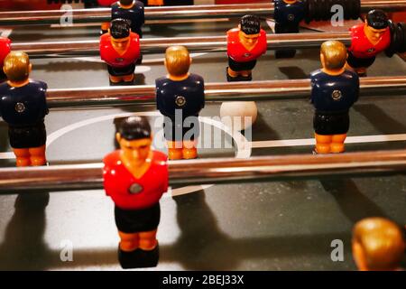 Nahaufnahme von Retro-Tischfußballspielern (Kicker) Stockfoto