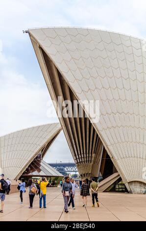 Details zum Sydney Opera House und Touristen Stockfoto