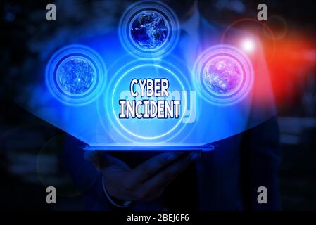 Konzeptionelle Handarbeit mit Cyber Incident. Konzept bedeutet Warnung, dass es eine Gefahr für die Informationssicherheitselemente dieses Bildes geben kann Stockfoto