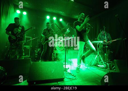 Czestochowa, Polen - 7. Februar 2014: Musikclub Teatr aus Polen, TFP (Theater aus Polen)Konzert der polnischen Rock-, Blues- und Reggae-Band Stockfoto