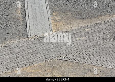 Sett Gehwege-Kreuzwege auf Schotterboden-Jiayu Guan Festung Innenstadt. Jiayuguan-Gansu-China-0791 Stockfoto