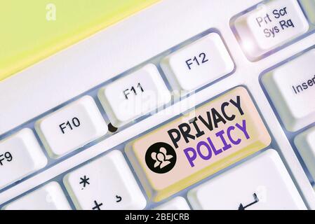Datenschutzrichtlinie für das Schreiben von Handschriftzettelschriften Eine konzeptionelle Foto-Erklärung oder ein rechtliches Dokument, das Kundendaten aufgibt Stockfoto