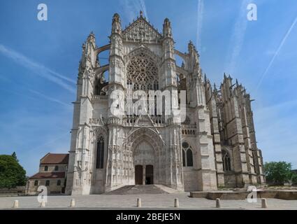 Die Kathedrale von Saint Peter von Beauvais (Cathédrale Saint-Pierre de Beauvais) römisch-katholische Kirche im gotischen Stil - Beauvais, Frankreich. Stockfoto