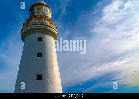 Cape Otway historischen Leuchtturm catces Sonnenuntergang Sonne und Schatten auf Seiten an der südlichen Spitze von Australien, im Bundesstaat Victoria. Stockfoto