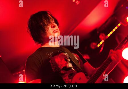 Polen, Tschenstochau - 16. März 2012: Konzert der Polnischen Band Wilki mit Robert Gawlinski, Musikclub Zero Stockfoto