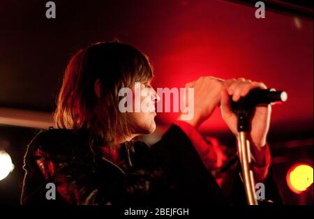 Polen, Tschenstochau - 16. März 2012: Konzert der Polnischen Band Wilki mit Robert Gawlinski, Musikclub Zero Stockfoto