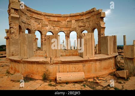 Marktruinen in der antiken römischen Ruinenstadt in Leptis Magna, Libyen Stockfoto