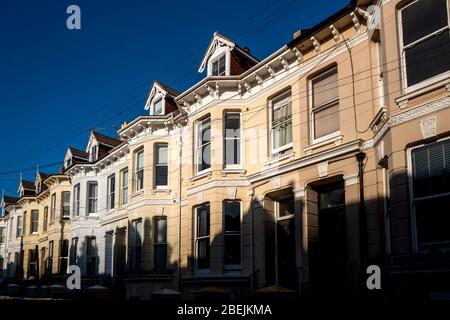 Brighton UK, 13. April 2020, Reihenhaus in einem Vorort der Stadt Stockfoto