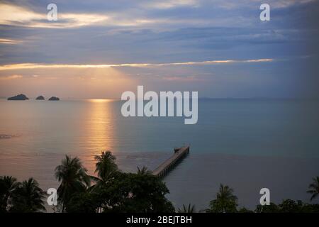 Sonnenuntergang über dem Golf von Thailand Stockfoto