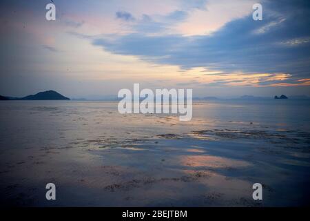 Sonnenuntergang über dem Golf von Thailand Stockfoto