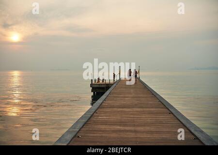 Sonnenuntergang über dem Golf von Thailand Stockfoto