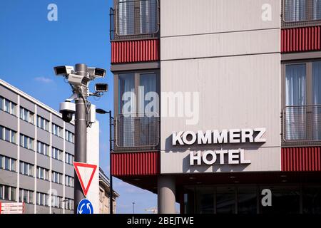 Überwachungskameras auf dem Breslauer Platz vor dem Hauptbahnhof Köln. Ueberwachungskameras am Breslauer Platz vor dem Ha Stockfoto