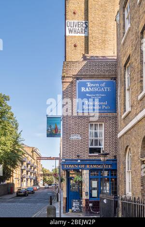 London, England - 01. August 2018: Historic Town of Ramsgate Pub, Wapping, London Stockfoto