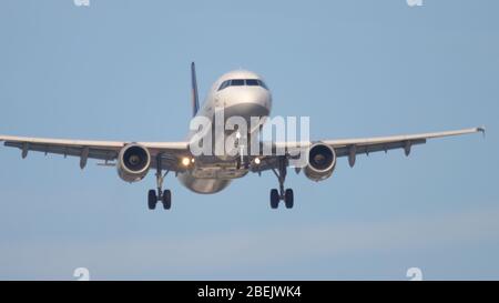 Flugzeug Lufthansa nähert sich Stockfoto