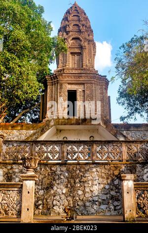 Antiker Tempel auf den Tötungshöhlen von Phnom Sampeau, Battambang, Kambodscha Stockfoto