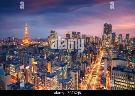 Tokio, Japan. Luftbild von Tokio, Japan bei Sonnenuntergang. Stockfoto