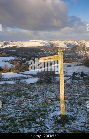 Blick von Gaerstone auf Hope Bowdler Hill, Church Stretton, Shropshire, England, Großbritannien im Winter. Stockfoto