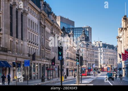 Europa, Großbritannien, England, London, Regent Street. Londons Haupteinkaufsstraße, leer während des Coronavirus-Ausbruchs Stockfoto