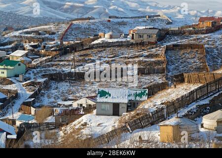 Vororte von Ulaan Baatar auf den Hügeln rund um die Stadt Stockfoto