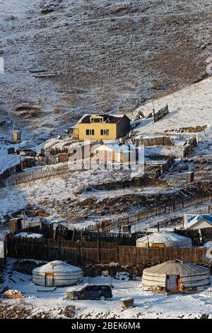 Vororte von Ulaan Baatar auf den Hügeln rund um die Stadt Stockfoto