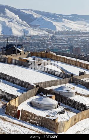 Vororte von Ulaan Baatar auf den Hügeln rund um die Stadt Stockfoto