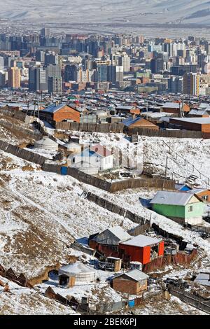 Vororte von Ulaan Baatar auf den Hügeln rund um die Stadt Stockfoto