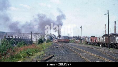 1969, Colliery Dampflok Rangieren Kohlewagen bei Waterside Mine, Dalmellington South West Scotland, Großbritannien Stockfoto