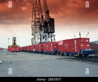 1987, Kohle Schienenverkehr zwischen Coed Bach und Swansea Hafen, South Wales, Großbritannien Stockfoto