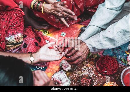 Bakthapur, die Straßen der Stadt während des Teej Festivals Stockfoto