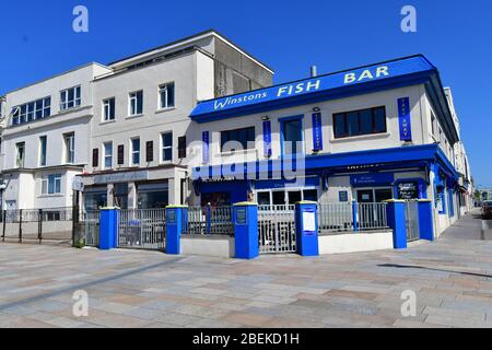 Weston Super Mare, Großbritannien. April 2020. UK Covid-19 Virus Lockdown.World berühmten Weston Super Mare Seafront mit neuen Regierung Richtlinien MÜSSEN ZU HAUSE bleiben für weitere 3 Wochen. Bildnachweis: Robert Timoney/Alamy Live News Stockfoto