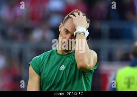 Über 20 Millionen Euro Jahreskredit? Mit dieser enormen Nachfrage soll FC Bayern-Münchens Kapitän Manuel Neuer die Verantwortlichen des FC Bayern vorerst verärgert haben. Archivfoto: Manuel NEUER (FC Bayern München), Geste, skeptisch, Aktion, Einzelbild, Einzelmotiv geschnitten, Halbfigur, Halbfigur. Fußball 1.Bundesliga, 9.Spieltag, Spieltag09, FC Bayern München (M) - Union Berlin (UB) 2-1, am 26. Oktober 2019 in München ALLIANZARENA, DFL-VORSCHRIFTEN VERBIETEN JEDE VERWENDUNG VON FOTOGRAFIEN ALS BILDSEQUENZEN UND/ODER QUASI-VIDEO. ¬ Verwendung weltweit Stockfoto