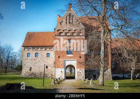 Das Schloss Borgeby liegt in der Gemeinde Lomma, Skane in Südschweden, neben dem Kavlingean, dem größten Fluss in Skane. Stockfoto