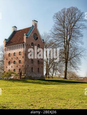 Das Schloss Borgeby liegt in der Gemeinde Lomma, Skane in Südschweden, neben dem Kavlingean, dem größten Fluss in Skane. Stockfoto