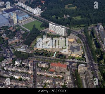 Den Haag, Holland, 08. - 1988. August: Historische Luftaufnahme des Kunstmuseum, des Museums und Omniversum am Stadhouderslaan in der Stadt Stockfoto