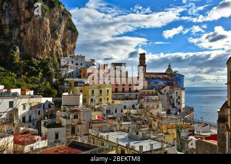 Panoramablick auf die Stadt Atrani in Italien Stockfoto