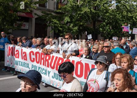 20. Oktober 2019 - Granada, Spanien. Protest gegen das korrupte spanische Gesundheitssystem an der Hauptstraße von Granada. Stockfoto