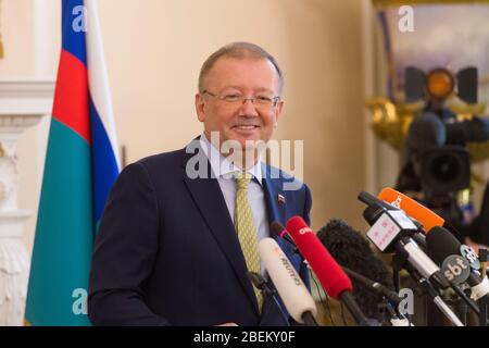 Der russische Botschafter in Großbritannien, Alexander Wladimirowitsch Jakowenko, hielt eine Pressekonferenz ab, in der er über die Vergiftung von Sergei und Julia sprach Stockfoto
